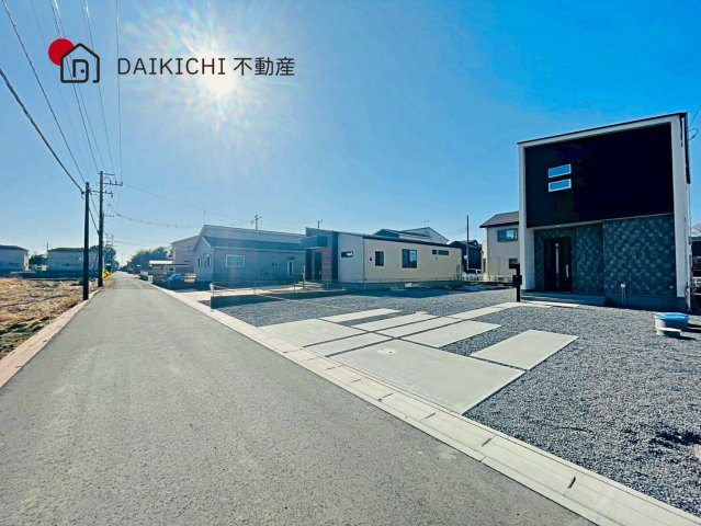【前面道路含む現地写真】 | 加須市多門寺第11期　ワイウッドコート　新築戸建　全3棟　2号棟