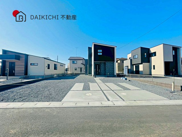 【前面道路含む現地写真】 | 加須市多門寺第11期　ワイウッドコート　新築戸建　全3棟　2号棟