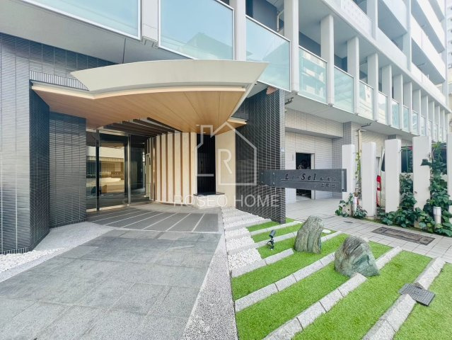 ルセル上町台のエントランス