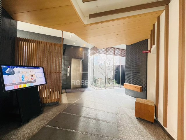 ルセル上町台のロビー