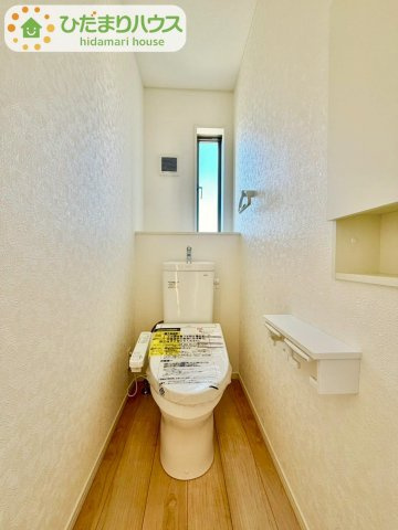 野田市尾崎第16　新築戸建　1号棟のトイレ|1・2階にトイレあり。階段を降りなくてもいいので、高齢者の方も優しい☆彡							
