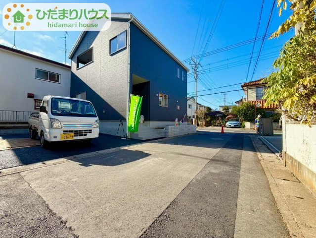 野田市尾崎第16　新築戸建　1号棟の前面道路含む現地写真|交通量が少なくゆったりとした前面道路は、小さなお子様のいるご家庭にも安心です(^^♪