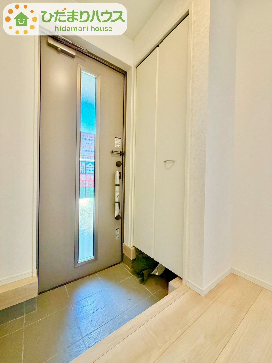 野田市尾崎第16　新築戸建　1号棟の玄関|玄関がひろいので親子で並んで仲良く靴が履けますね(^^)/						
