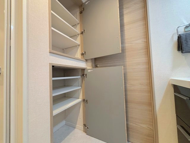 脱衣所収納は奥行が広くお子様の着替えやバスタオルなど衣類をしまっておくには大変便利な収納です。