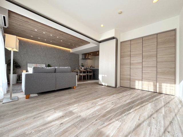 洋室：約6.1畳。LDKと繋げると約21畳の広々とした空間になります。