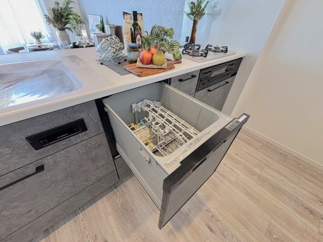 食洗器は食器洗いの手間を大幅に減らし清潔さを保ちたい方にはピッタリの設備です。