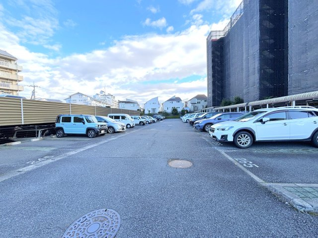 駐車場：月4800~6800円、2台目区画は駐車料＋7000円