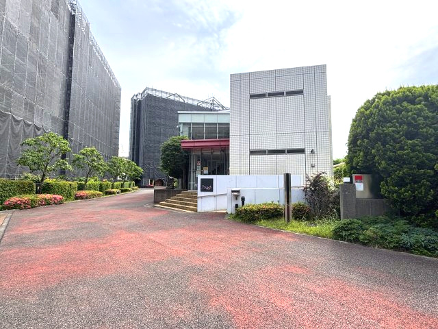 共用管理棟　8時～21時まで管理員駐在