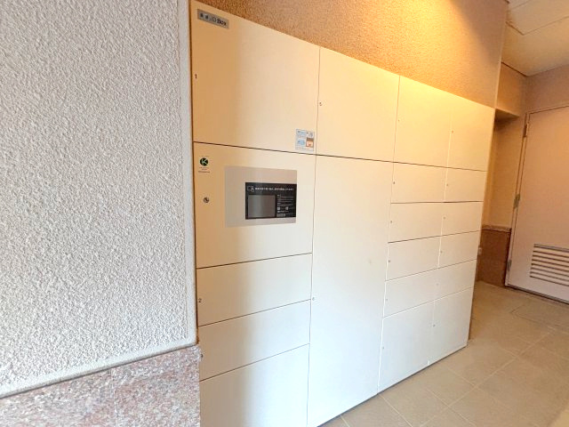 不在時でも受け取ることができる宅配BOXはとても便利です