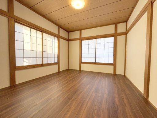 もともと和室だった部屋を洋室に改装和の雰囲気が感じられる一室♪