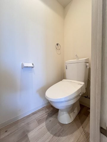 大阪市都島区都島中通３丁目の賃貸マンションのトイレ