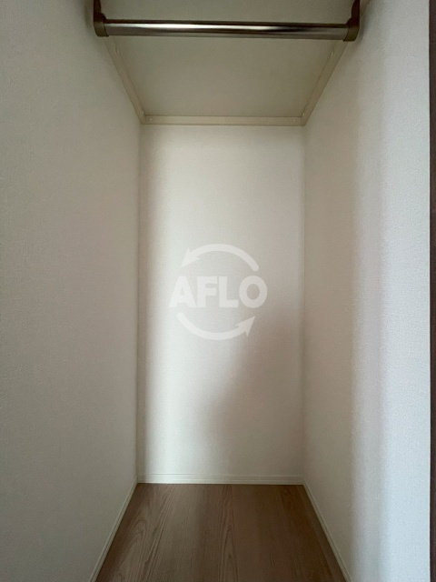 ロイズパレス中百舌鳥WESTの収納|ロイズパレス中百舌鳥WEST　ウォークインクローゼット