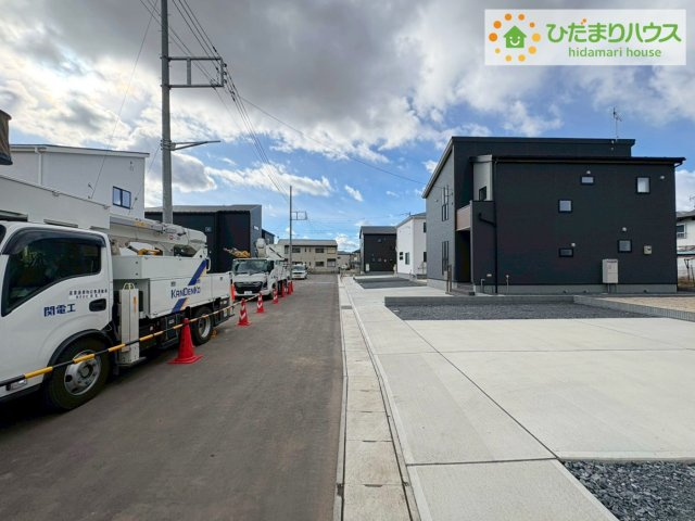 ひたちなか稲田10期　新築戸建　4号棟の前面道路含む現地写真|前面道路幅6ｍ☆車の出入りもラクラクできちゃいます(^^♪