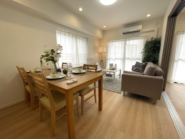 【居間・リビング】 | セザール赤塚ガーデン（成増店） | 南東角部屋につき陽当り・通風良好、広々両面バルコニー付！