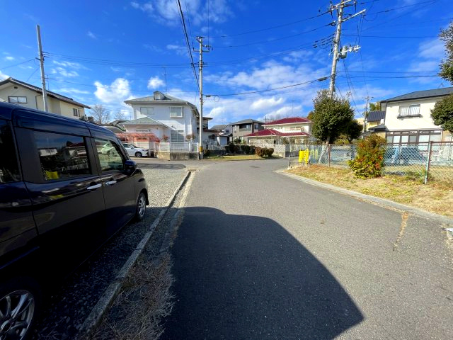 売地・住宅用地　須賀川市和田弥六内　第三小・第三中の前面道路含む現地写真|前面道路は車通りも少なく、静かな住宅街です。