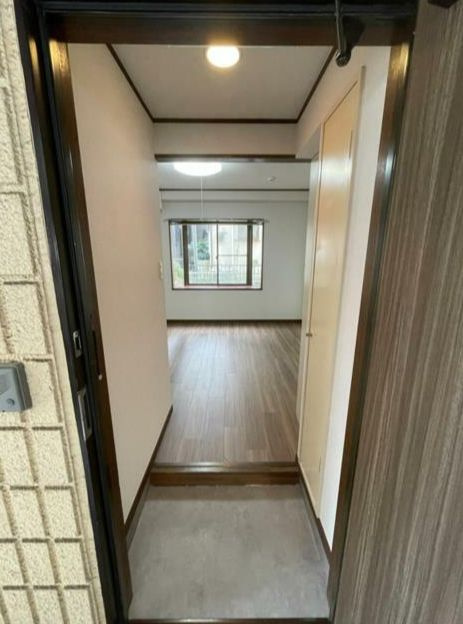 さいたま市浦和区岸町２丁目の賃貸マンションの玄関