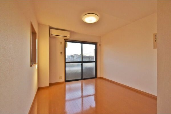 アベニール佃の居間・リビング