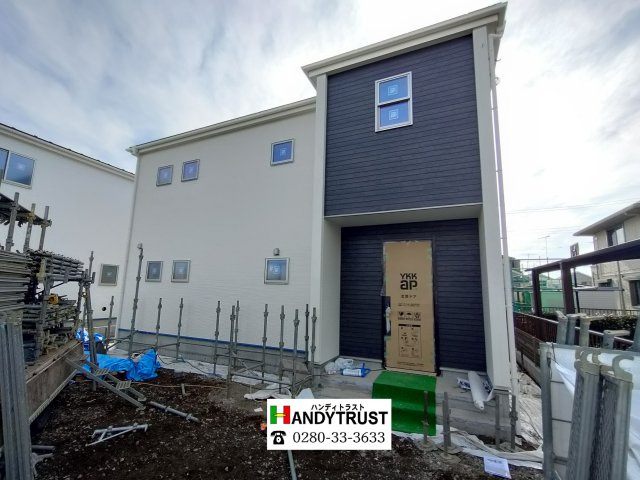 【Livele Garden】　古河市下辺見　第６　全6邸の外観|1.2号棟足場が取れました♪完成間近！全6棟現場、早くも1棟ご成約済みです♪まずは『資料請求』から！ぜひ、お気軽にお問い合わせください（＾＾）
2025年12月撮影