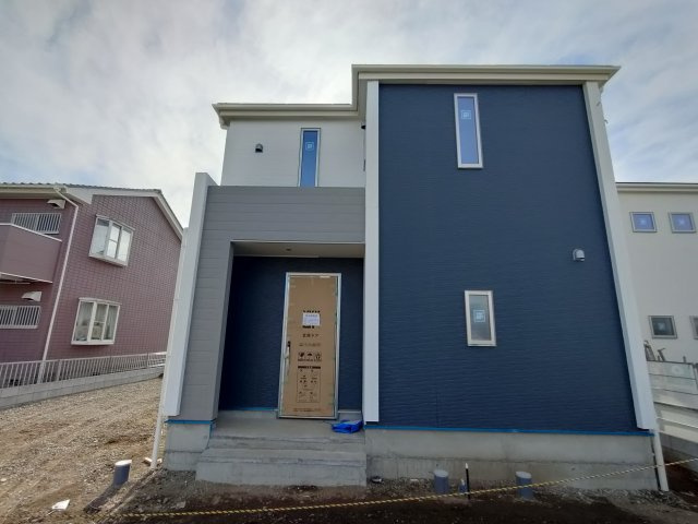 【Livele Garden】　古河市下辺見　第６　全6邸の前面道路含む現地写真|〇２号棟〇
広々LDK18帖！収納豊富♪ランドリールーム付きの間取りです（＾＾）
2025年12月撮影