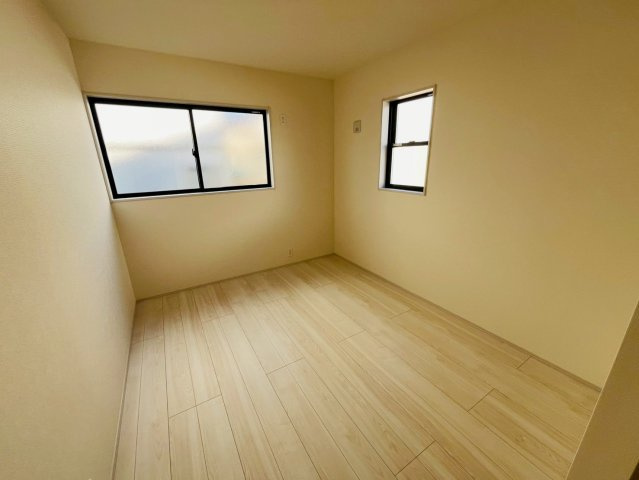 【Livele Garden】　古河市下辺見　第６　全6邸の洋室|〇６号棟　洋室　6.25帖〇
急な来客やお泊りに来られた方へのお部屋としてもご使用いただけます（＾＾）
2026年2月撮影