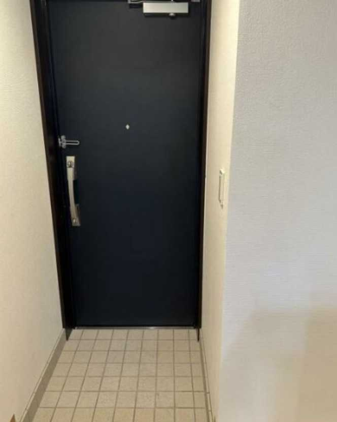 グランディス上馬　駅近　築浅　最上階の玄関