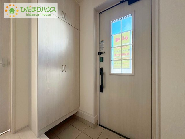 ひたちなか稲田10期　新築戸建　6号棟の玄関|使い勝手の良い大きなシューズボックス☆乱雑になりがちな玄関をスッキリ見せてくれます！