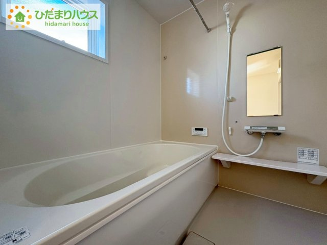 ひたちなか稲田10期　新築戸建　7号棟の浴室|"何歳まで一緒に入ってくれるだろうか・・・。
広いお風呂は、お子様と一緒に入るバスタイムがより楽しくなります。"