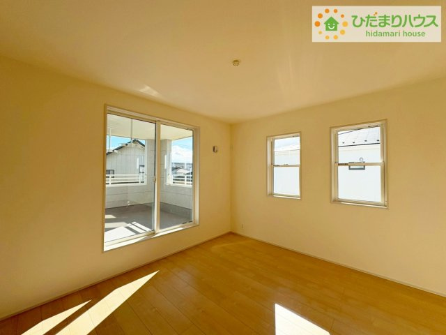 ひたちなか稲田10期　新築戸建　7号棟の寝室|広めの主寝室は、ベッドの他にもパソコンデスクやドレッサーなども置けちゃいます(*^-^*)