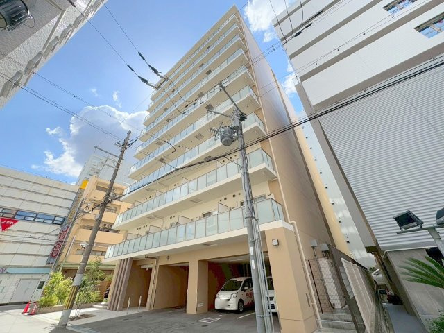 ウェルフォート十三本町の外観