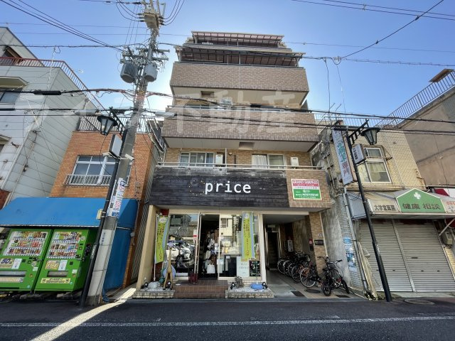 グランドサーパスの周辺