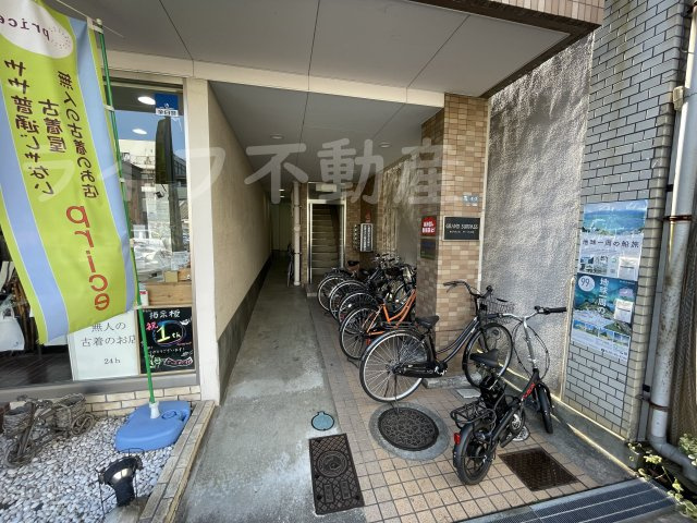 グランドサーパスのエントランス|落ち着いたエントランスです