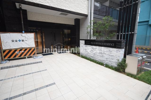 エスリード本町レジデンスのエントランス