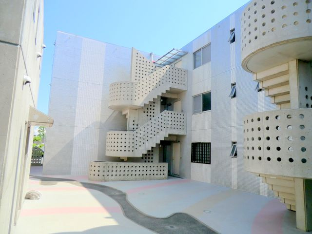 アストラールＡ棟の外観