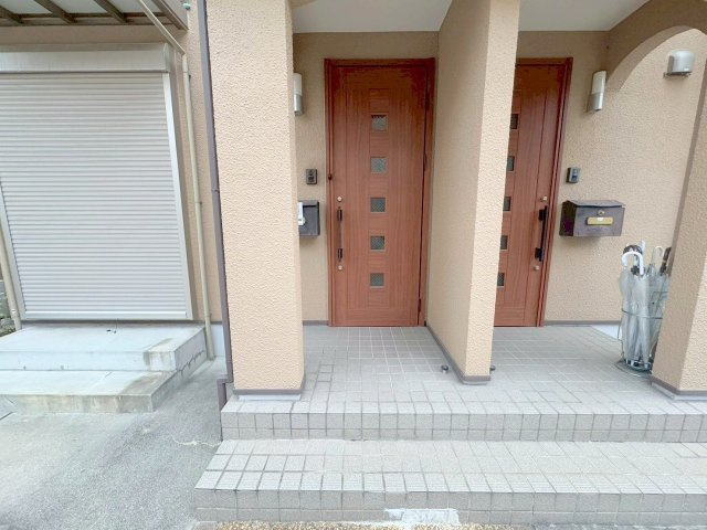 ルミエールB棟のエントランス