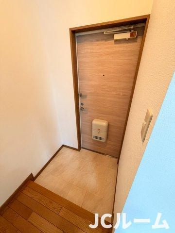 ウイングヒルズBの玄関