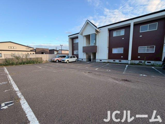 ウイングヒルズBの駐車場