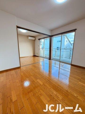 ウイングヒルズBの居間・リビング