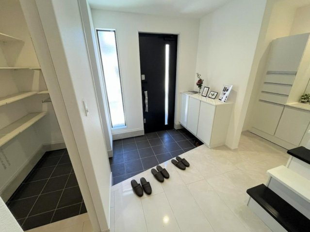 横浜市都筑区荏田南5丁目 未入居戸建て【仲介手数料無料】の玄関