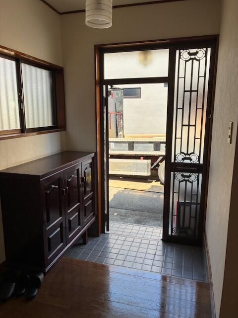 秋津町3丁目貸家の玄関