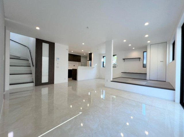 横浜市都筑区荏田南5丁目 未入居戸建て【仲介手数料無料】の居間・リビング