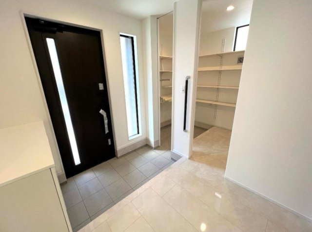 横浜市都筑区荏田南5丁目 未入居戸建て【仲介手数料無料】の玄関