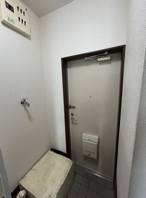 ハイツ・ローズマリーの玄関