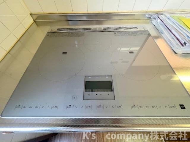 ■平塚市南金目　中古戸建のキッチン|お手入れのしやすいIHクッキングヒーター☆