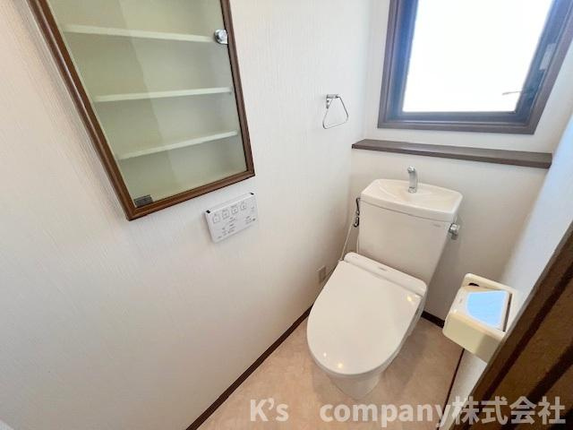 ■平塚市南金目　中古戸建のトイレ|ペーパー類の保管できる収納付きのトイレ◇