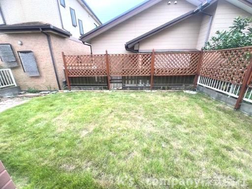 ■平塚市南金目　中古戸建の庭|南側にはゆったりとした広さのお庭付き☆植栽や家庭菜園、フェンス扉を設置するとドッグランにもご利用可能です♪