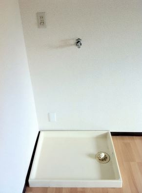 カスティーロ白山の玄関|※参考写真　玄関横に洗濯機置き場があります