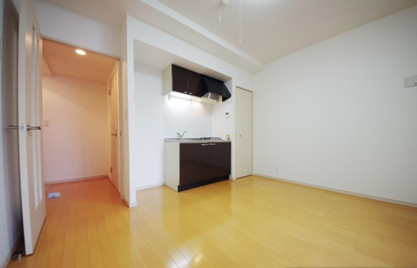 カスティーロ白山の居間・リビング|過ごしやすいフローリング※別室参考写真