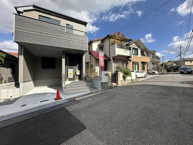 明石市太寺天王町新築戸建の前面道路含む現地写真
