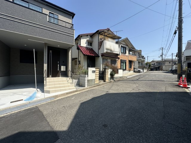 明石市太寺天王町新築戸建の前面道路含む現地写真