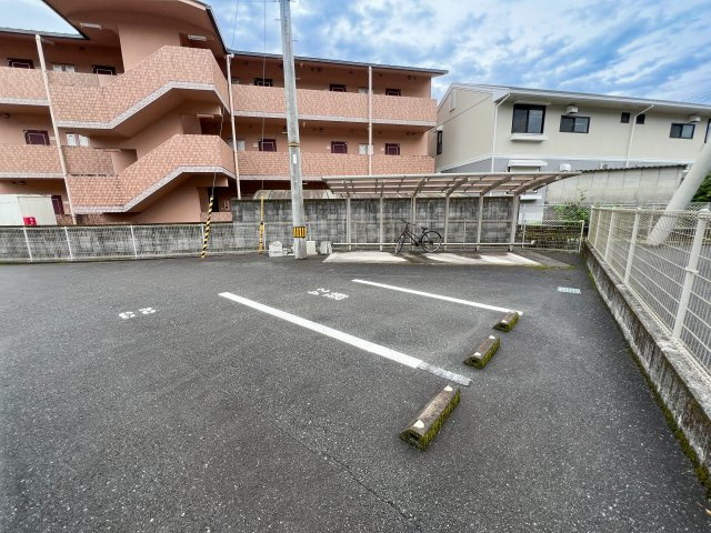 ボナール朝倉西町の駐車場